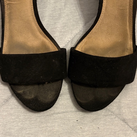 Old Navy Black Ankle Strap Heels - Picture 4 of 7